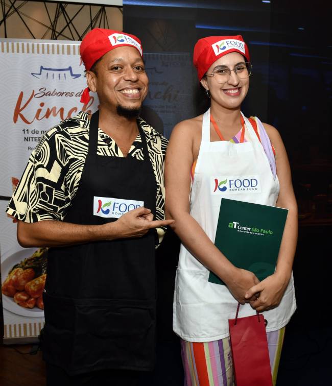 _DSC3704 Angelo Morse e Daniela Mazur – vencedora da Guerra Culinária – SABORES KIMCHI -MAC – NOV 2024 – CG Angelo Morse e Daniela Mazur - vencedora da Guerra Culinária
