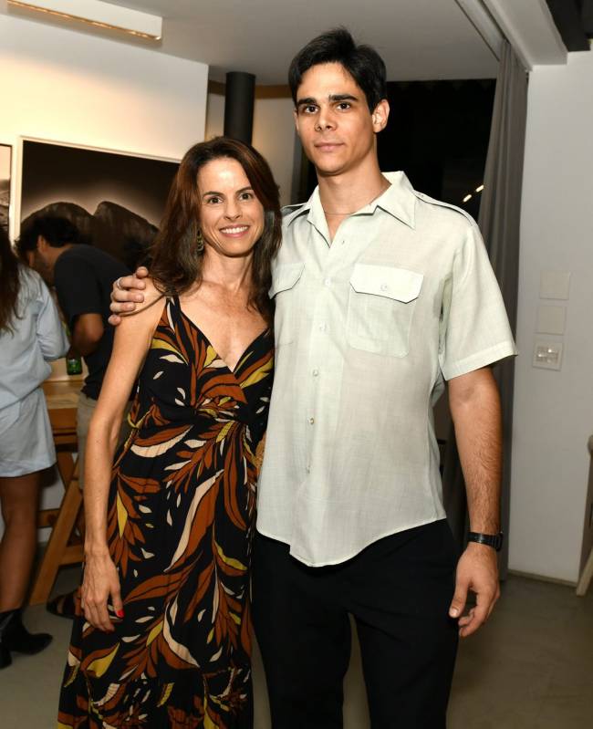 _DSC5776 Izabel Stewart e seu sobrinho Antônio Stewart - GALERIA DA GÁVEA - NOV 2024 - CG