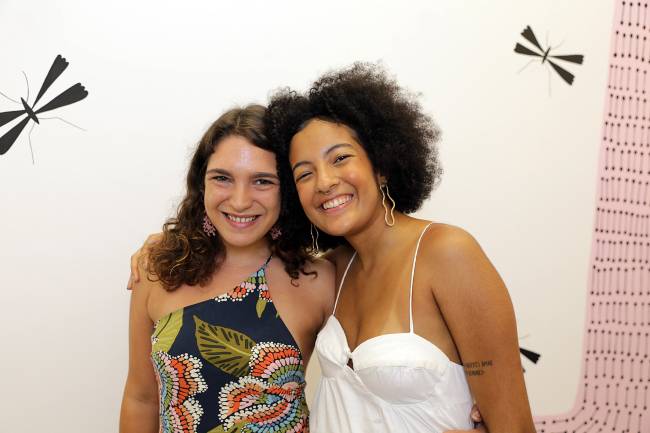 IMG_1185 victorea caetana strauss e lara godoi FOTO MURILLO TINOCO EXPO CACADOR DE FABULAS_g _p Victorea Caetana Strauss e Iara Godoi