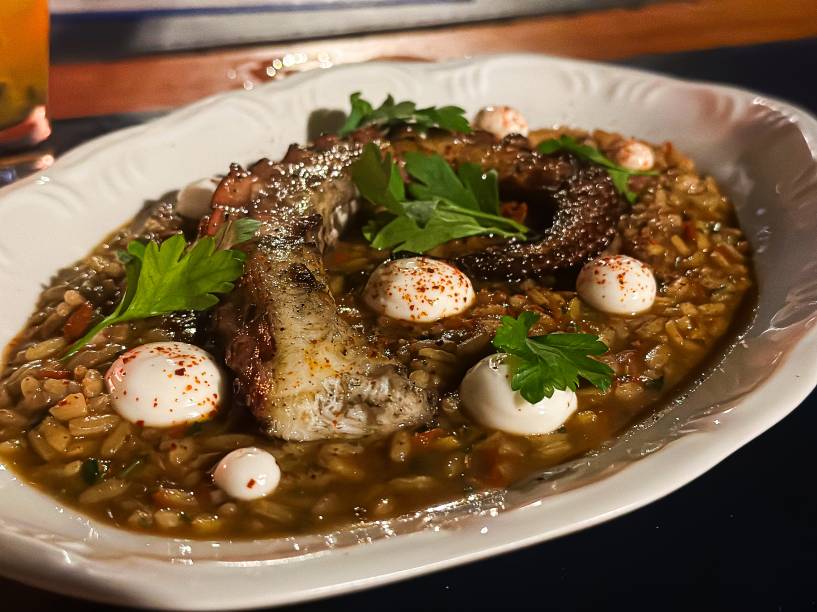 Polvo braseado na brasa com Arroz de Pescador