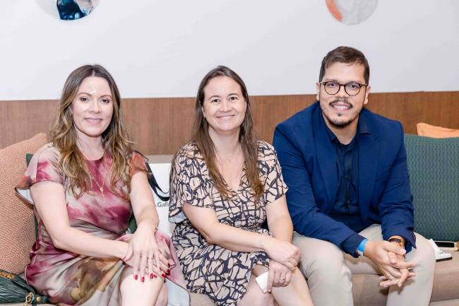 Karina Afonso, Renata Duha e Vinicius Aguiar