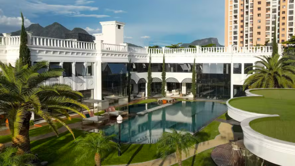 Ex-mansão da família Poncio na Barra vira megaclínica de beleza