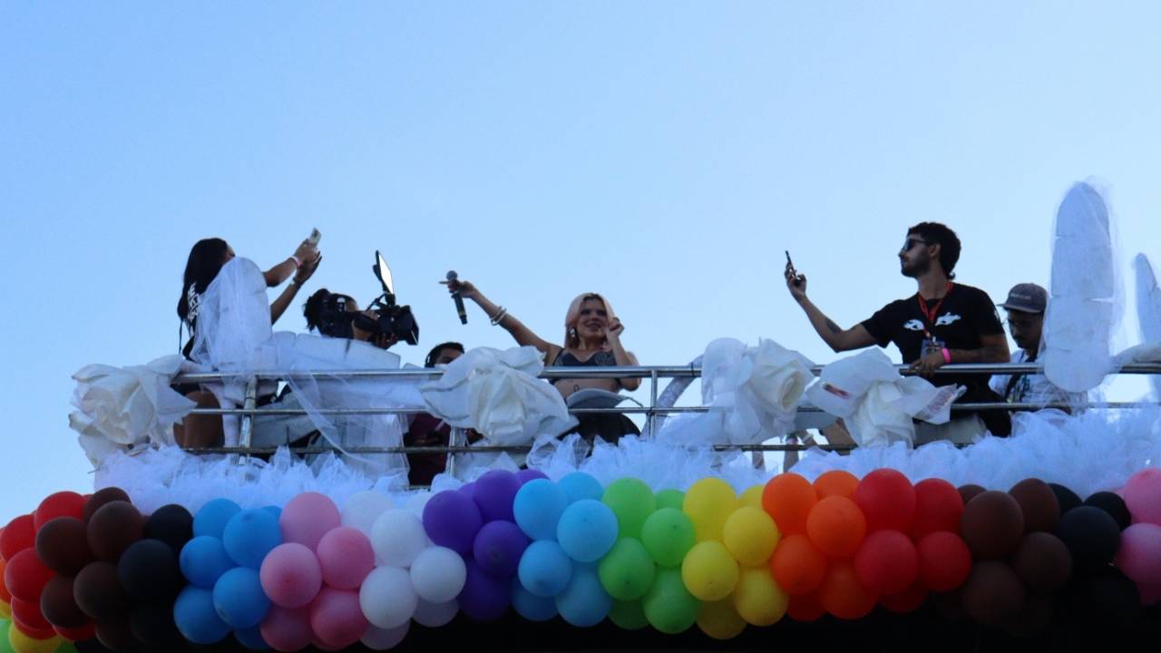 Duda Beat se apresentou na Parada do Orgulho LGBTI+ do Rio