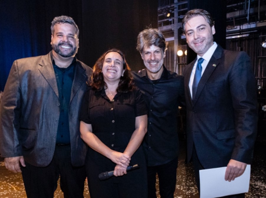 Energia renovada no coro do Theatro Municipal: novo maestro