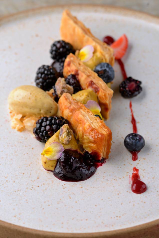 Mil folhas de Pistache e Frutas Vermelhas Mil folhas de Pistache e Frutas Vermelhas
