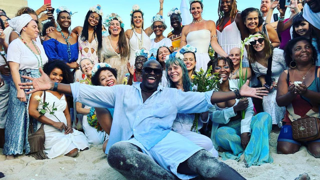 William Vorhees com parte da turma que fazia acontecer a "Festa de Iemanjá" (edição de 2024)