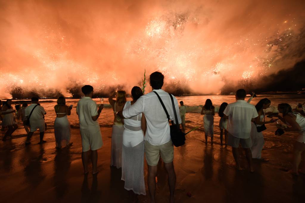 A explicação para a nuvem de fumaça que escondeu os fogos do Réveillon