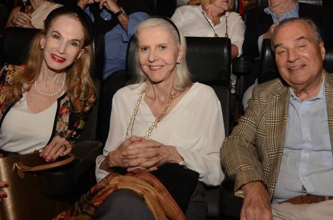 Diana de Macedo Soares com o casal Eileen e Luís Fernando de Athayde