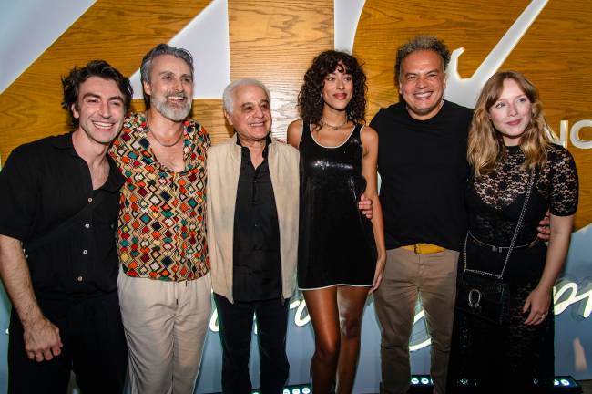 Rodrigo Pandolfo, André Dias, Roberto Medina, Yara Charry, Zé Ricardo e Malu Rodrigues