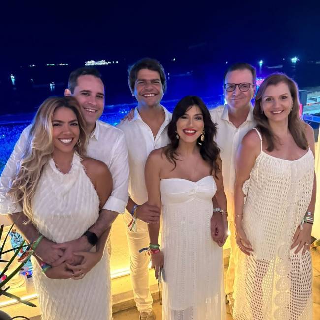 Os casais Eduardo Cavaliere e Victoria Henriques, Pedro Paulo e Tati Infante e Cristine e Eduardo Paes, ainda no Copacabana Palace