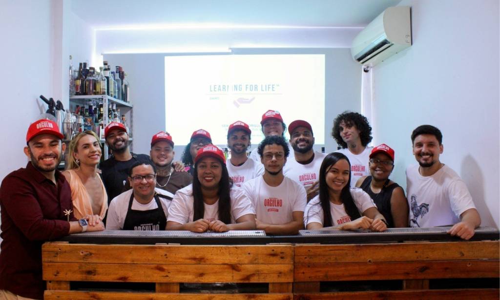 Rio forma primeira turma de batenders LGBTQIA+