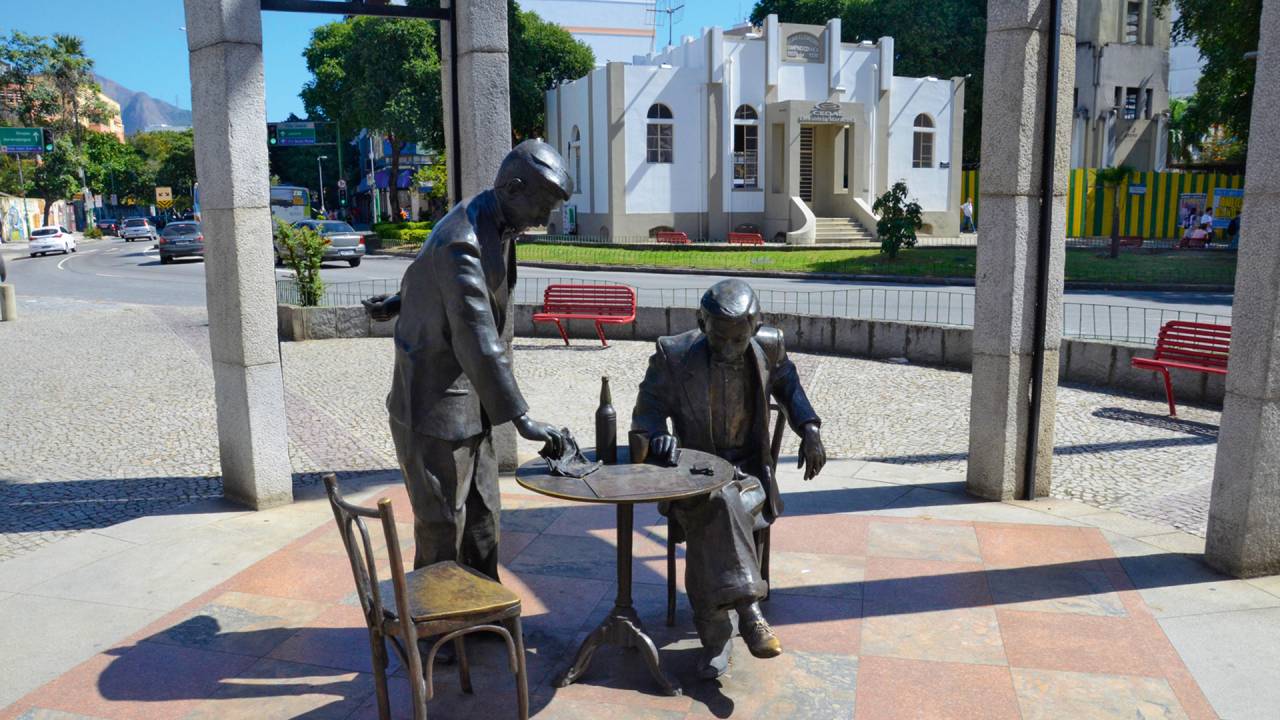 estatua-noel-rosa-vila-isabel