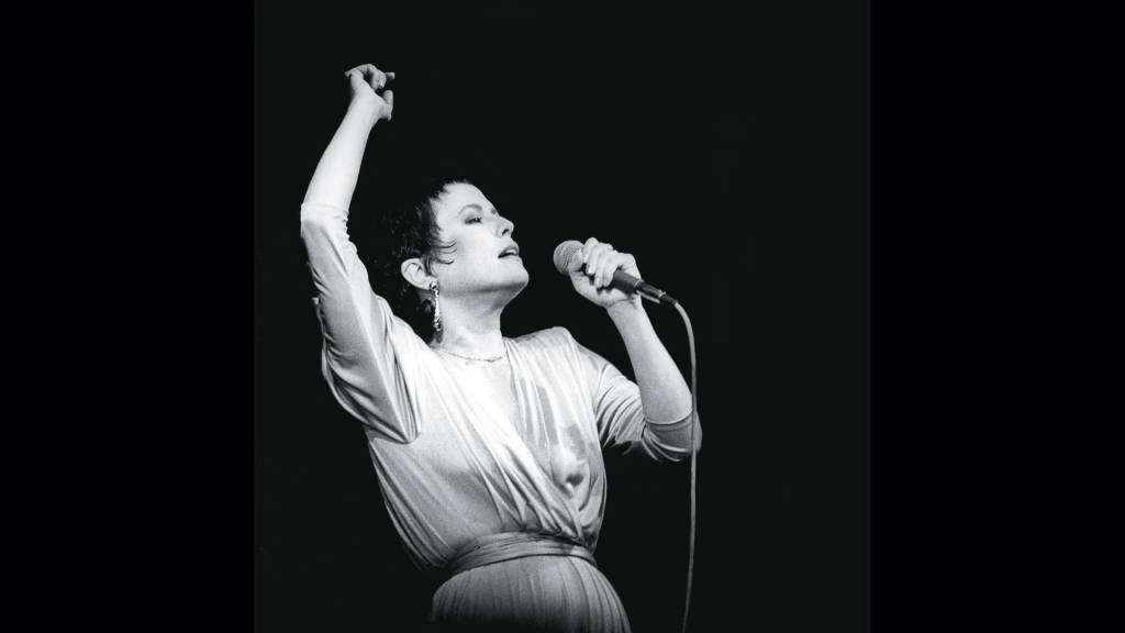 Nos 80 anos de nascimento de Elis Regina, o legado da cantora é celebrado