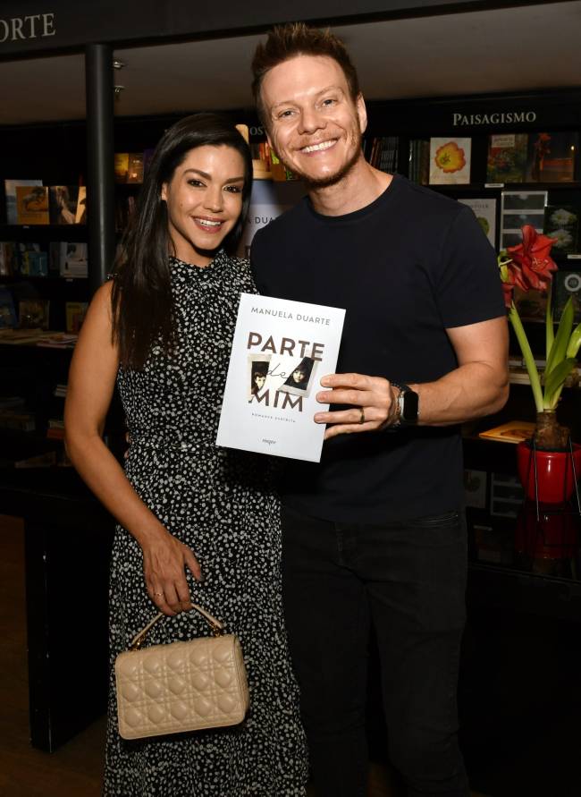 _DSC4813 O casal Thaís Fersoza e Michel Teló - Livro PARTE DE MIM - FEV 2025 - CG