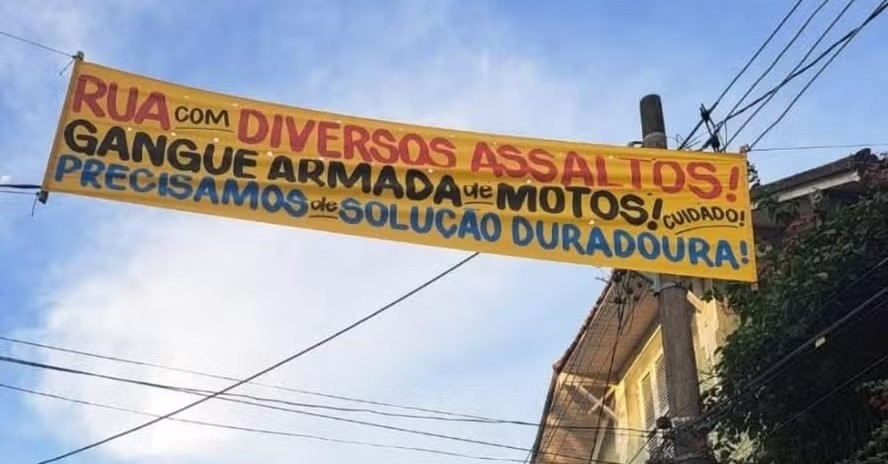 Alerta: reféns na rua, moradores resolveram anunciar o perigo