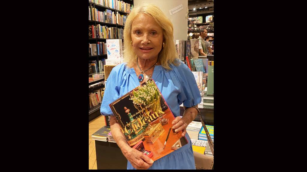 Baronesa Silvia Amelia: livro de arte com renda aos salva-vidas de Ipanema