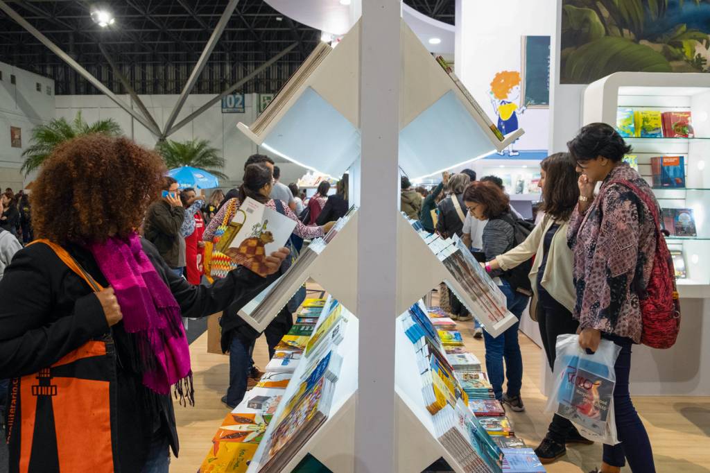 03-Cópia-de-BIENAL-_Crédito_Divulgação_Bienal-do-Livro-(2).jpg Capital do Livro