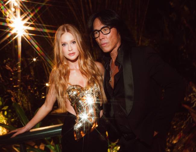 16 Marina Ruy e Stephen Gan, Editor Chefe da V Magazine (1)