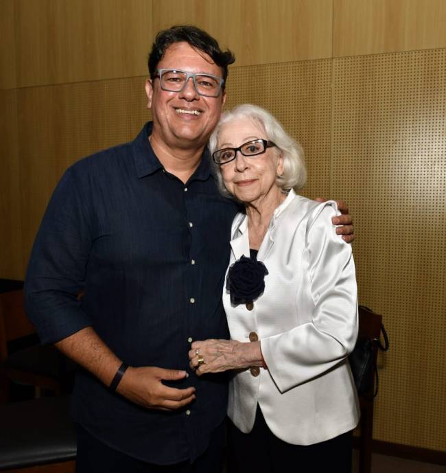 Fábio Gusmão, o jornalista da história real, com Fernanda Montenegro