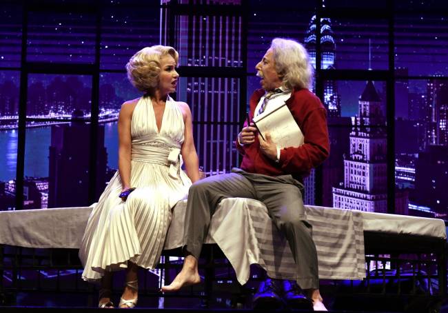 Amanda Acosta e Cassio Scapin ou Marilyn e Einstein