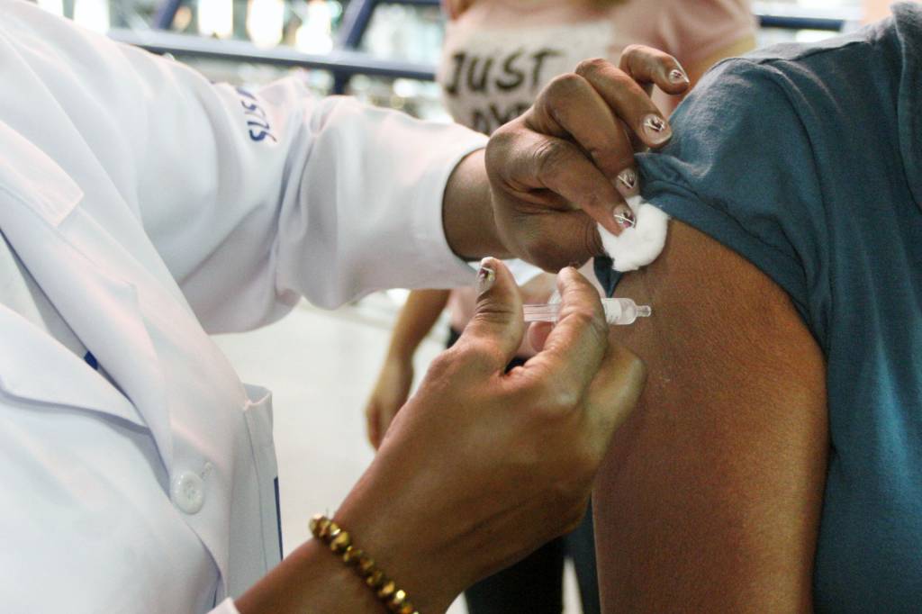 Fiocruz alerta para alto risco de influenza; veja pontos de vacinação