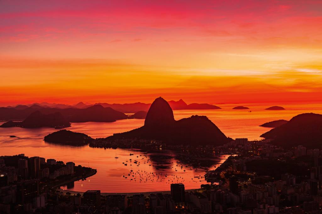 GettyImages-1350029495.jpg nascer do sol no Pão de Açúcar