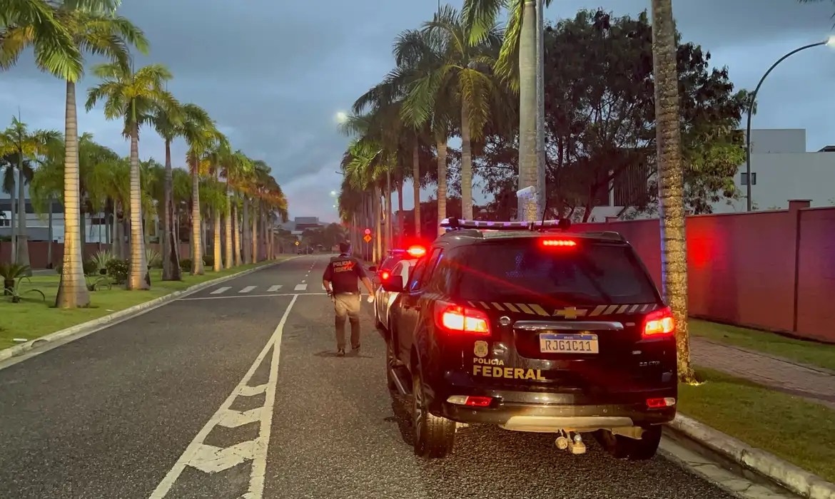 Ação da PF mira tráfico internacional de fuzis de Miami para o Rio