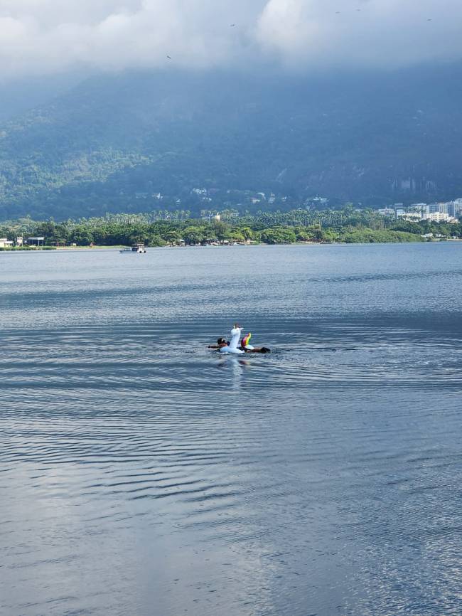 O que é esse pontinho no meio da Lagoa? É Bernardo Lamarca, criador de conteúdo e atleta carioca