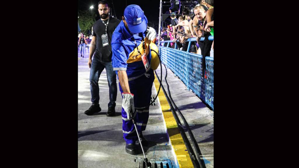 Essência de lavanda nos bueiros da Sapucaí — está aprovado (rsrsrsrsrsrs)