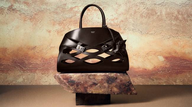 BTE_HERO_STILL_BAG_sRGB_150DPI_1920x1080 Coleção Back to Earth da Ferragamo