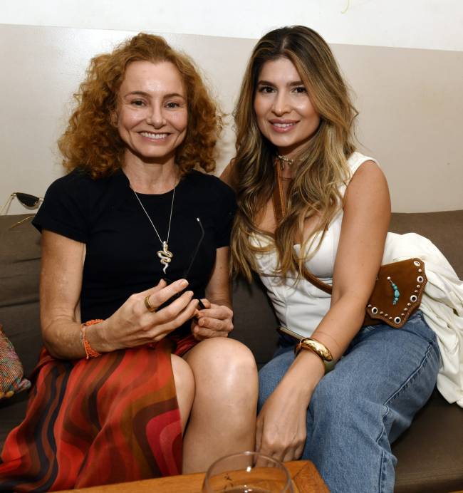 _DSC8471 As atrizes Carolyna Aguiar e Claudia Melo - 1ª leitura do monólogo O TEMPO DELA - ABRIL 2025 - CG