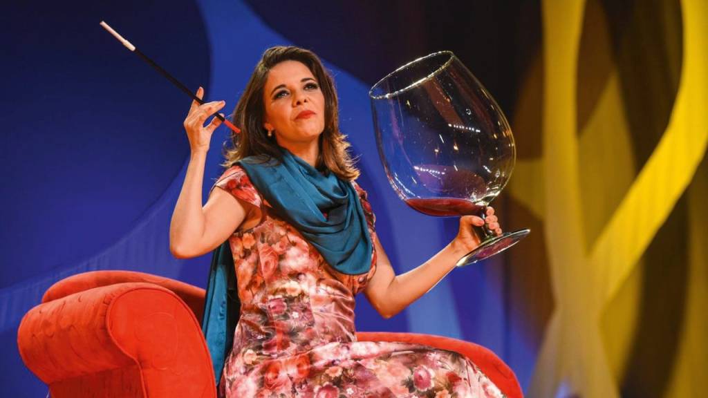 Em Neurótica, que chega ao Teatro Prio, Flávia Reis vive onze mulheres