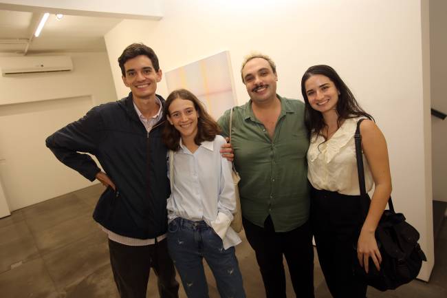IMG_2172 gabriel martucci, beatriz coslovsky, fabricio faccio e erica thies FOTO Murillo Tinoco_evento Nara Roesler