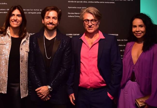 A co-curadora da mostra, Juliana Cintra; o viúvo de Paulo Gustavo, Thales Bretas; o curador Nicolas Martin Ferreira e a a produtora Elaine Rollemberg Crédito Claudio Fernandes