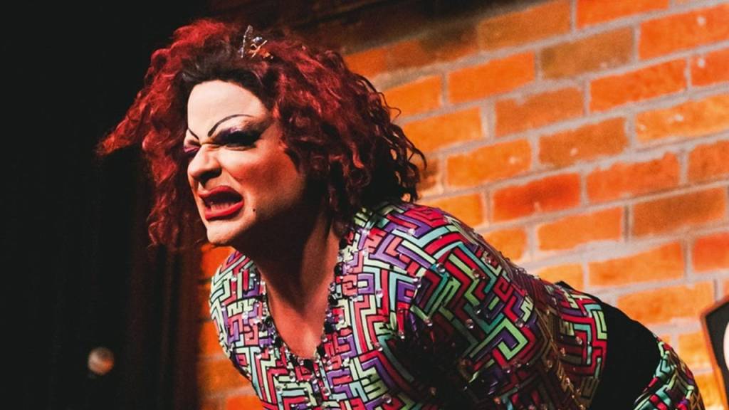 Sucesso na internet, drag queen Suzy Brasil apresenta stand-up no Rio