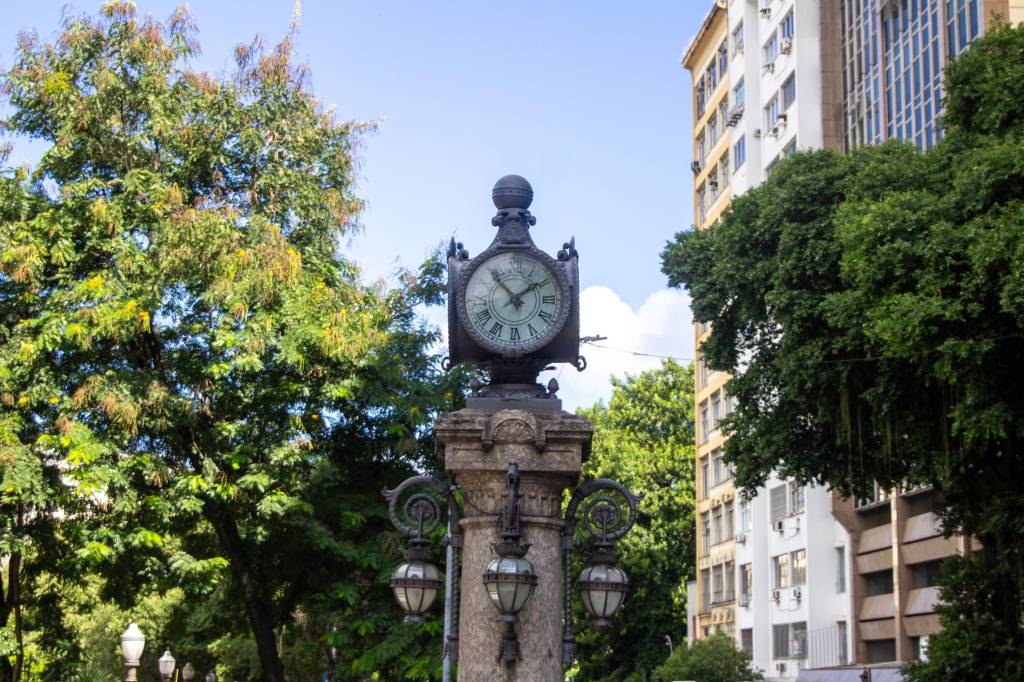 Prefeitura entrega restauro de relógio de 120 anos