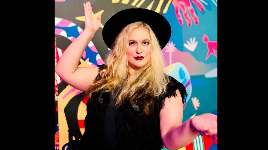 Alice Caymmi faz show gratuito em homenagem aos 111 do avô (Dorival)