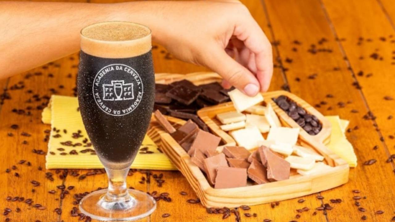 Cervejaria da Ambev promove degustação com trufas da Cacau Show