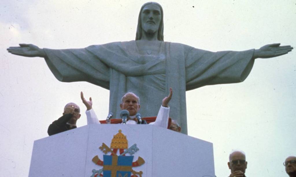 01-07-1980-Joao-Paulo-II- Cristo-Anibal-Philot-agglobo Papa João Paulo II abençoa a cidade do alto do Corcovado em 2/7/1980