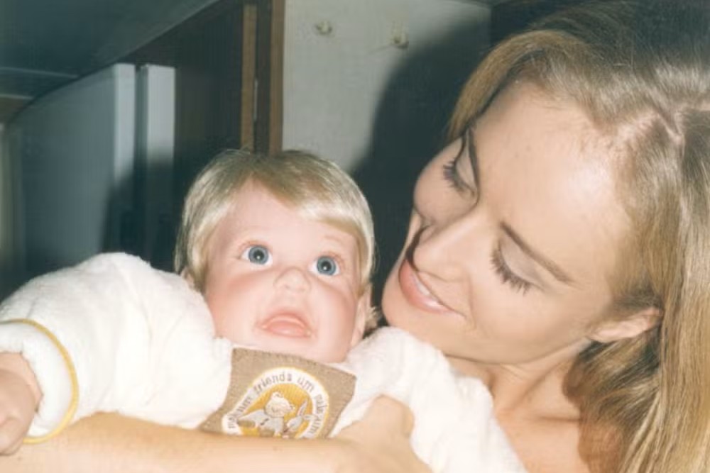 Angélica foi a primeira famosa a ter um bebê reborn; relembre
