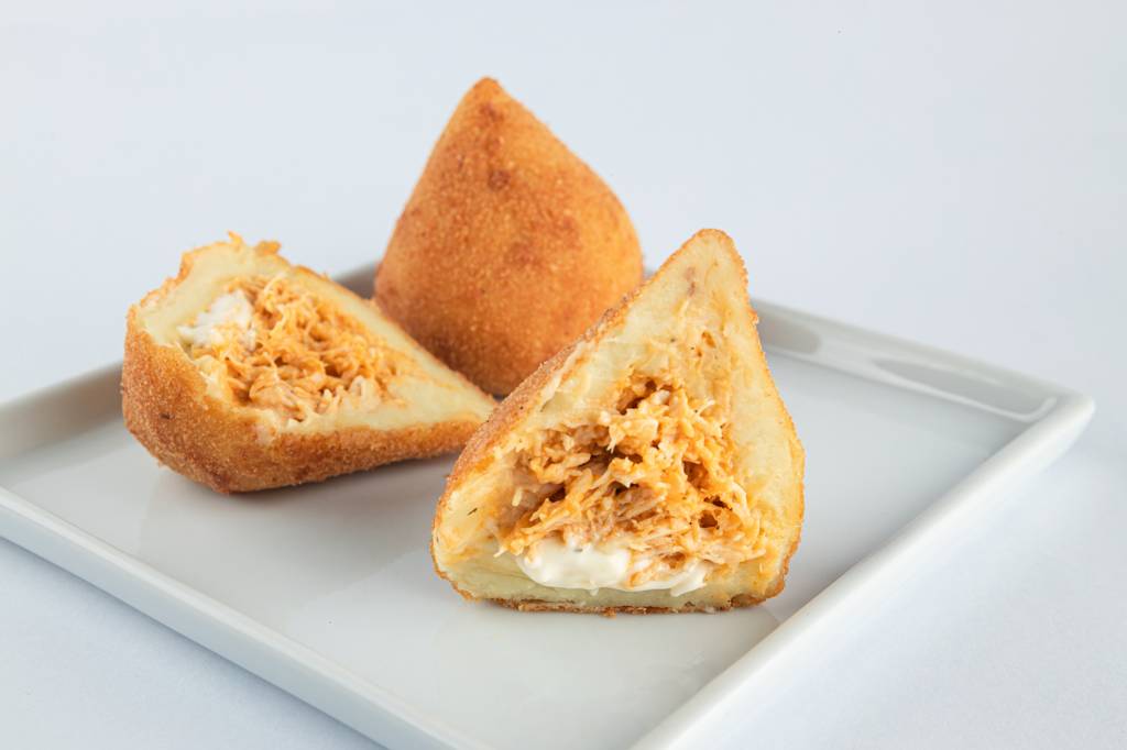 Tortamania Coxinha vem envolta em massa de batata crocante e macia