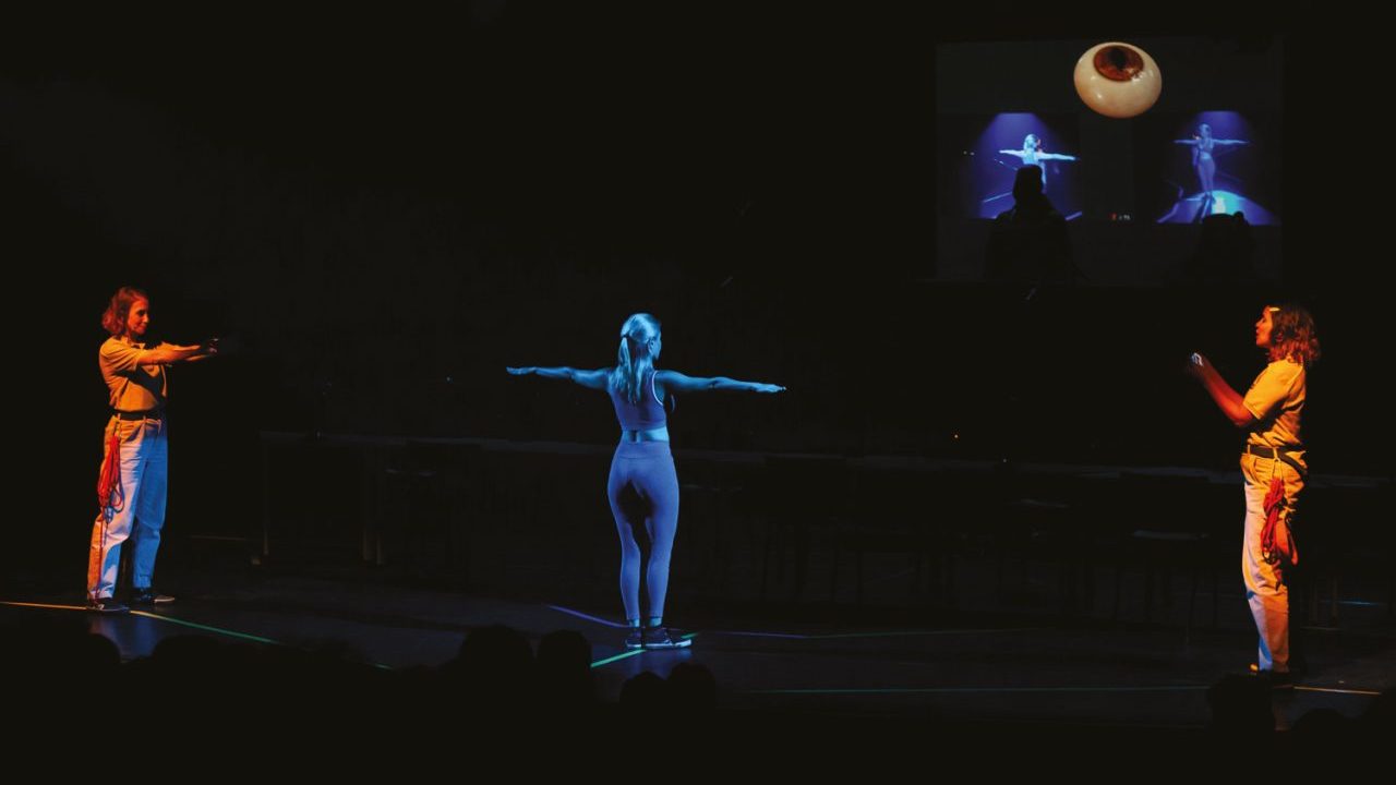 2+2=5-ATA-Agrupação-Teatral Amacaca