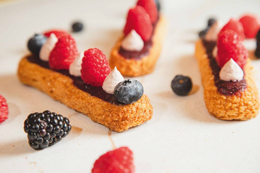 FOTO DE HUGO LEAL.JPG Éclair de frutas vermelhas é uma das estrelas da Maison Fernand