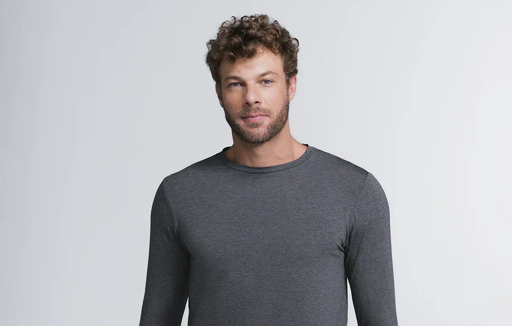 Vestindo a camisa: blusa anti-odor que desamassa no corpo. Insider, insiderstore.com.br. (R$ 177,00)
