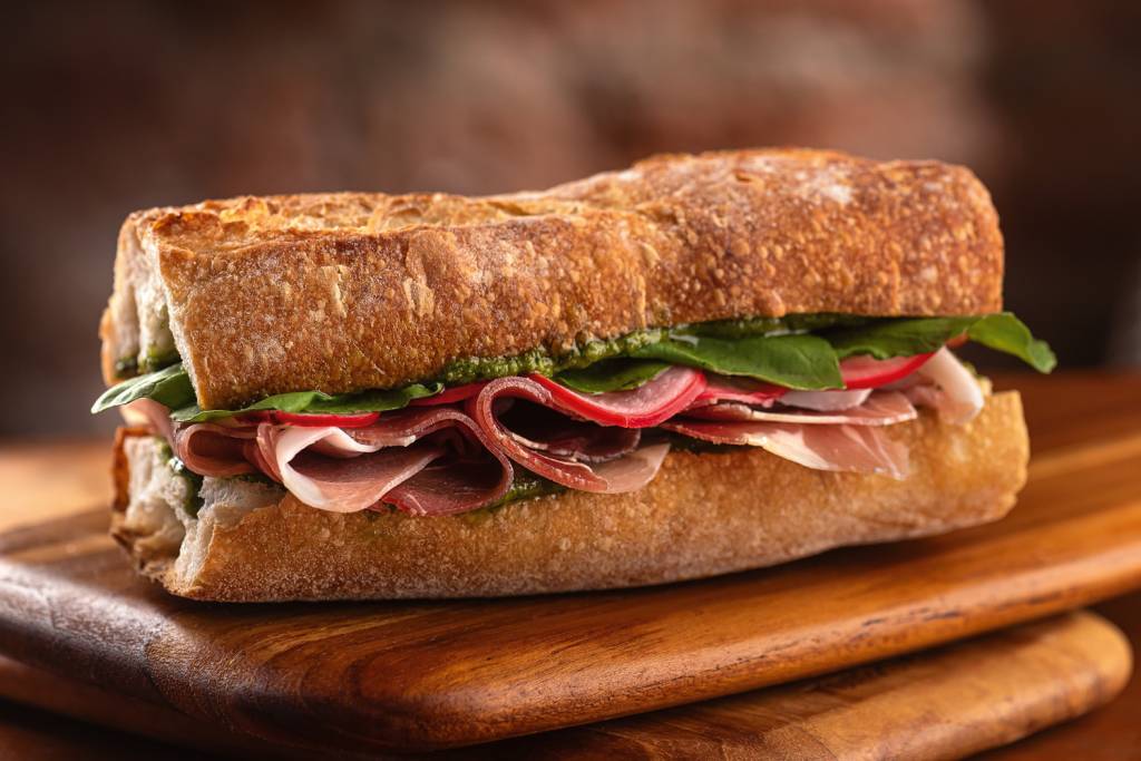 Áriz_Sanduíche de Parma_Crédito Tomás Vélez (1).jpg Áriz: sanduíche de parma com ingredientes de produtores selecionados
