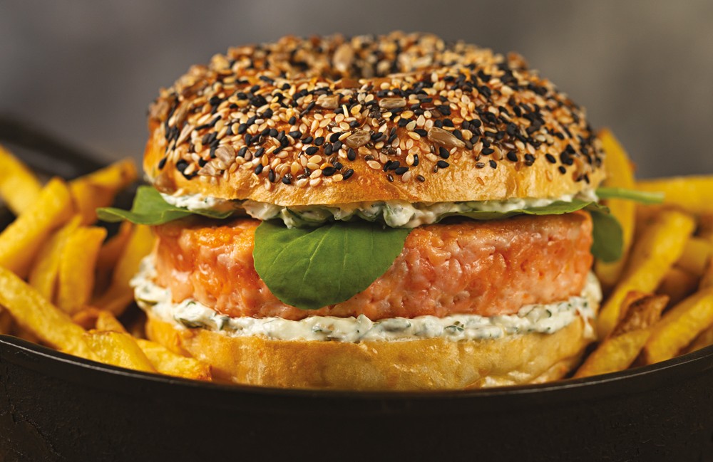 Arp: hambúrguer de salmão, cream cheese tártaro e rúcula