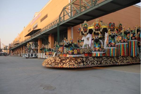 Nomes da federação da moda francesa: imersão na Cidade do Samba