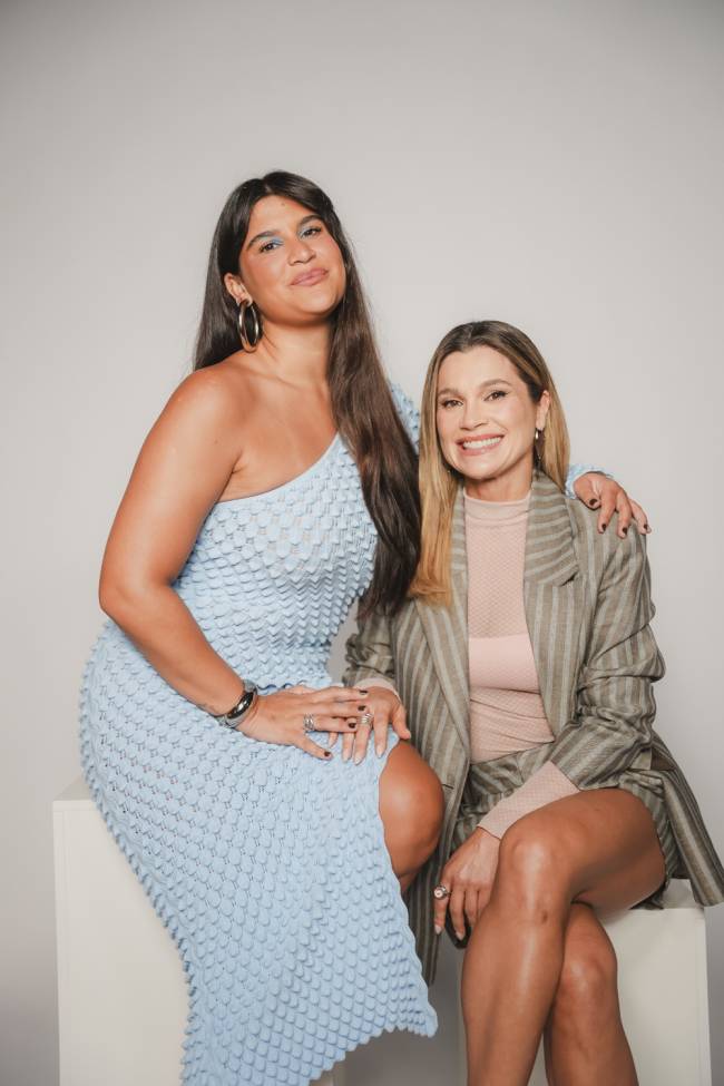 Dose dupla: Giulia Costa e Flávia Alessandra Dose dupla: Giulia Costa e Flávia Alessandra dividem sofá em podcast