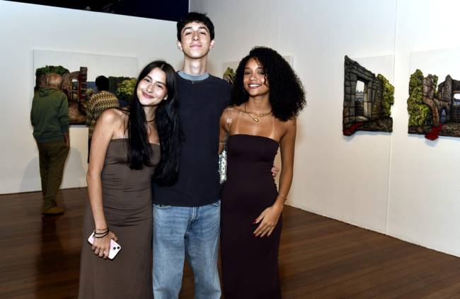 _DSC1401 Antonia Ribas , João Nogueira e Cecília Buarque - Exposição STELLA MARIZ - MAIO 2025 - CG