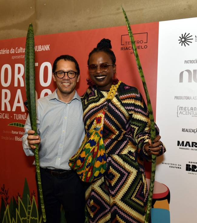 _DSC1987 Itamar Vieira e Luana Génot - TORTO ARADO- Teatro Riachuelo - MAIO 2025 - CG